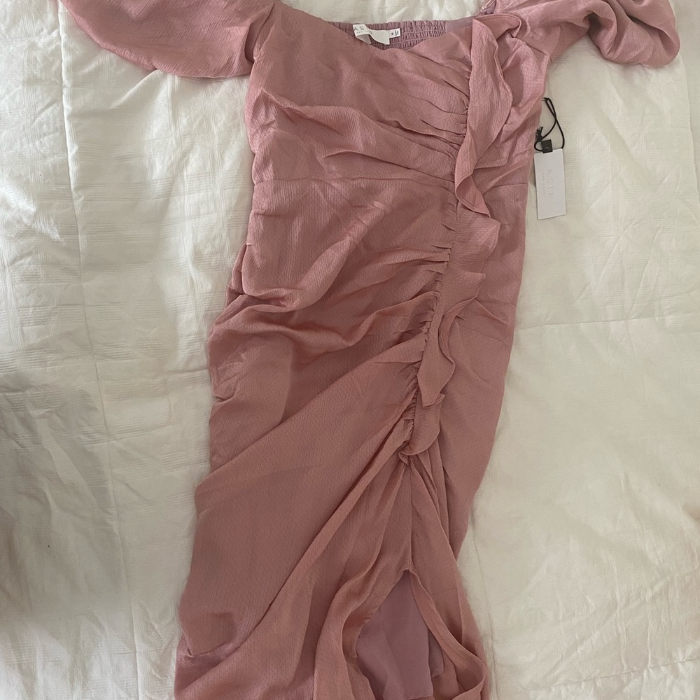 NEW WITH TAGS - ASTR the Label Women's Pink Satin Midi Dress Size M